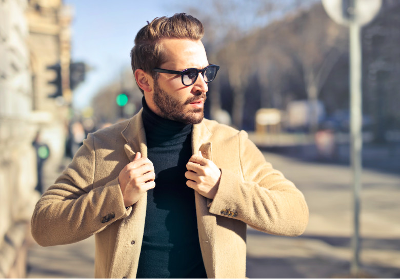 Man outside in glasses Photo